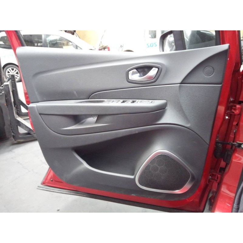 Recambio de guarnecido puerta delantera izquierda para renault captur zen referencia OEM IAM   