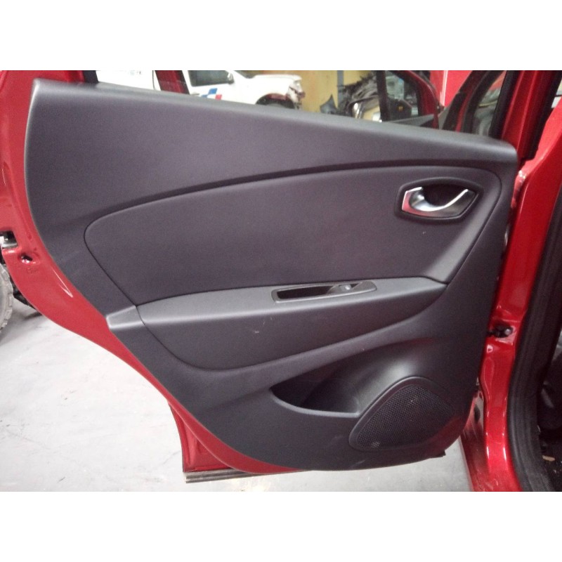 Recambio de guarnecido puerta trasera izquierda para renault captur zen referencia OEM IAM   