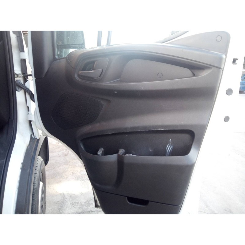 Recambio de guarnecido puerta delantera derecha para iveco daily furgón fg 33 s ... v batalla 3000 referencia OEM IAM   
