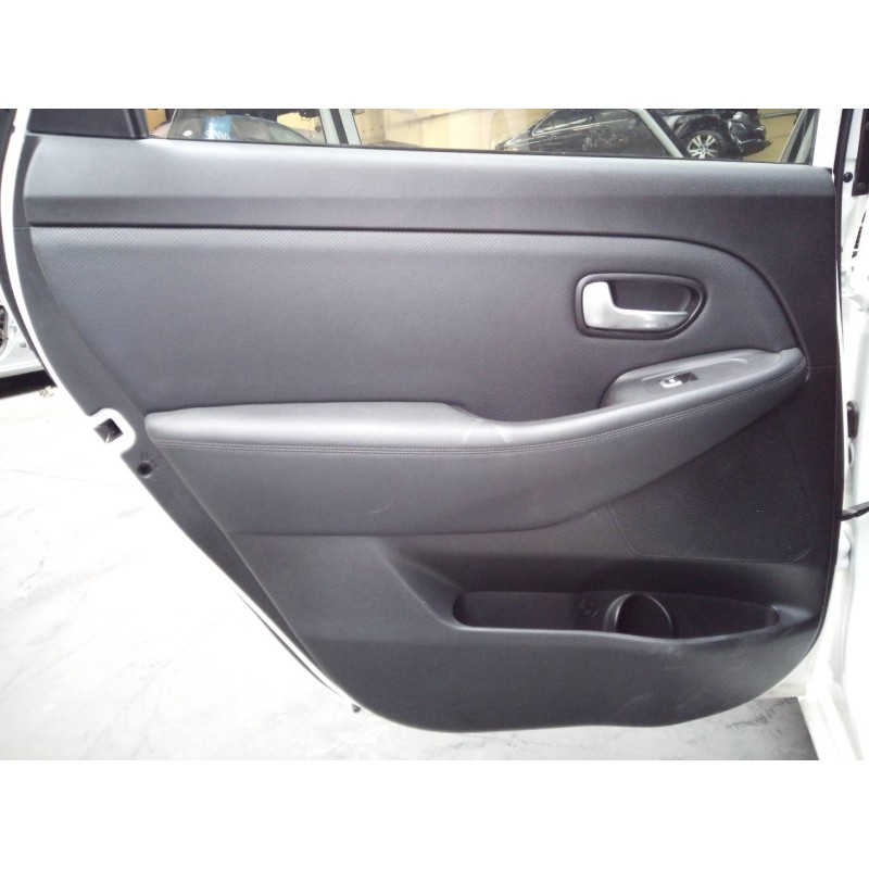 Recambio de guarnecido puerta trasera izquierda para kia carens ( ) drive referencia OEM IAM   