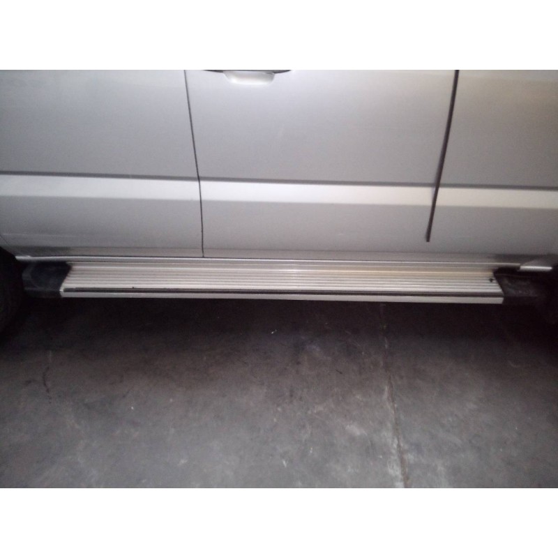 Recambio de estribo derecho para toyota land cruiser (j12) 3.0 d-4d gx referencia OEM IAM   