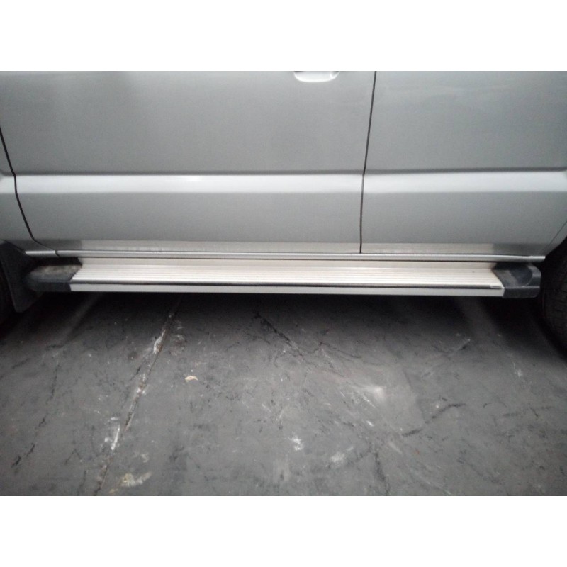 Recambio de estribo izquierdo para toyota land cruiser (j12) 3.0 d-4d gx referencia OEM IAM   