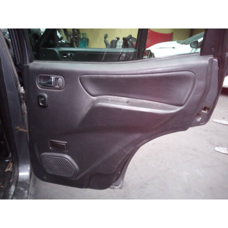 Recambio de guarnecido puerta trasera derecha para nissan terrano/terrano.ii (r20) elegance referencia OEM IAM   