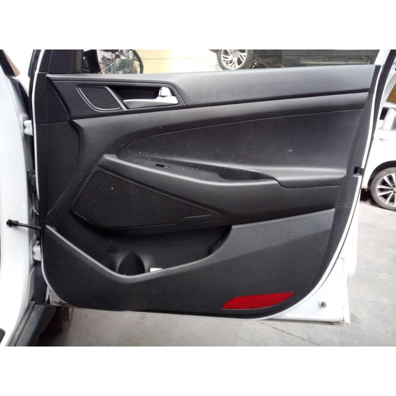 Recambio de guarnecido puerta delantera derecha para hyundai tucson essence bluedrive 2wd referencia OEM IAM   