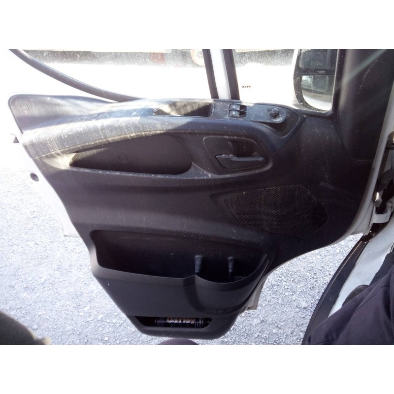 Recambio de guarnecido puerta delantera izquierda para iveco daily ka caja cerrada 45c... batalla 3000l referencia OEM IAM   