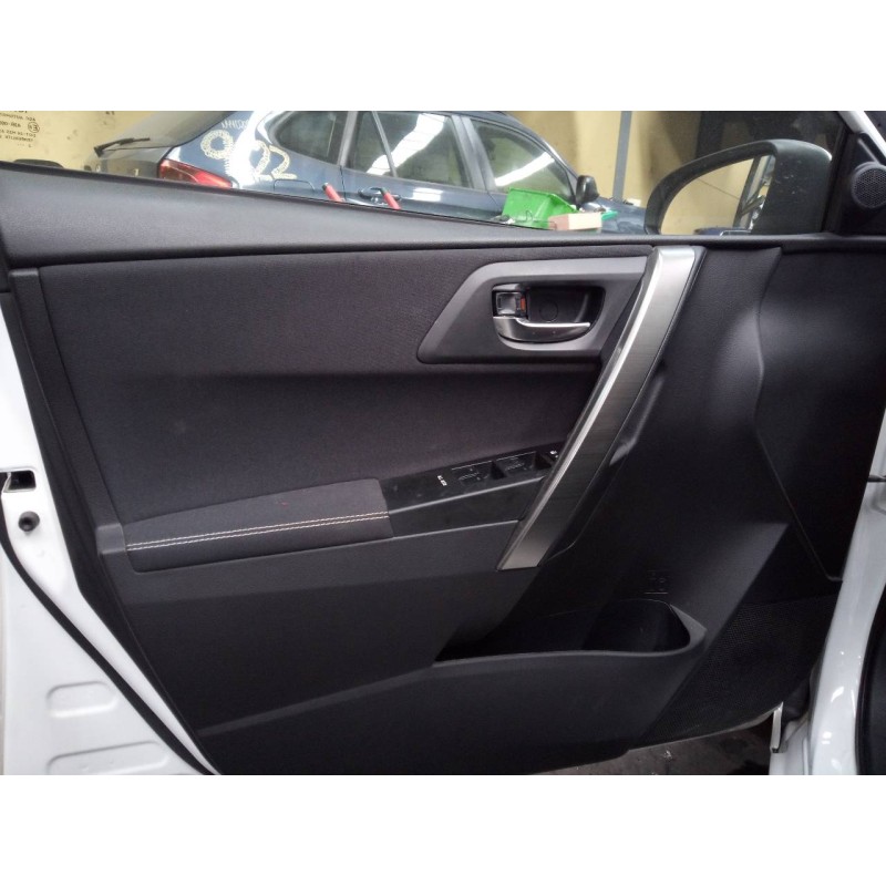 Recambio de guarnecido puerta delantera izquierda para toyota auris active referencia OEM IAM   