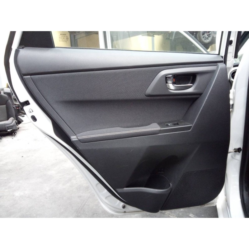 Recambio de guarnecido puerta trasera izquierda para toyota auris active referencia OEM IAM   