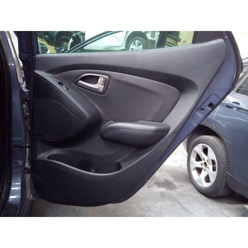 Recambio de guarnecido puerta trasera derecha para hyundai ix35 style 2wd referencia OEM IAM   