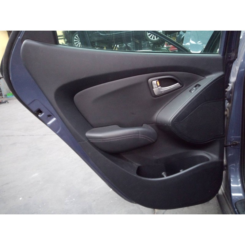 Recambio de guarnecido puerta trasera izquierda para hyundai ix35 style 2wd referencia OEM IAM   