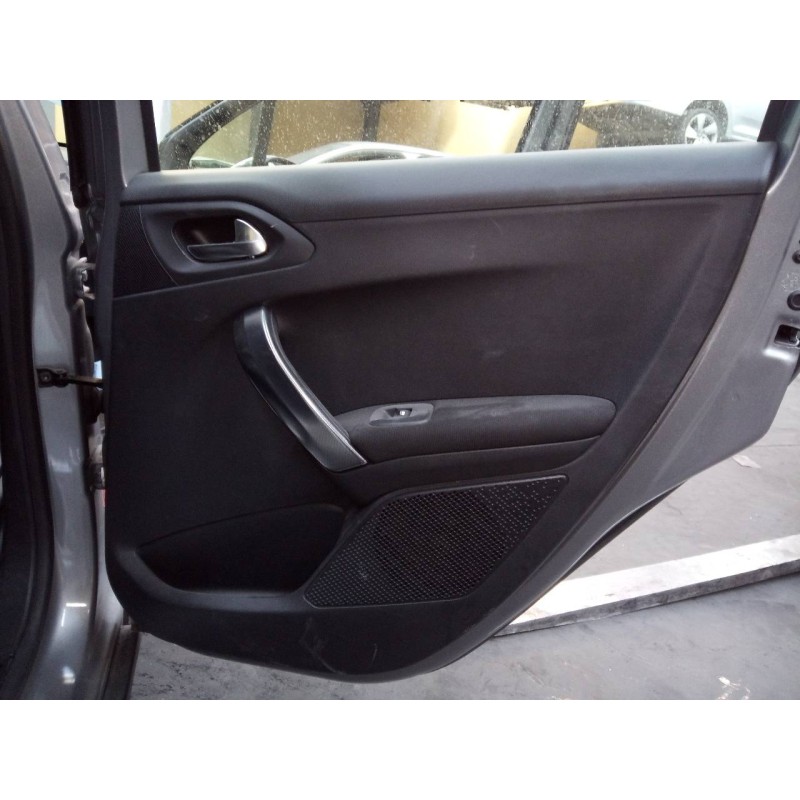 Recambio de guarnecido puerta trasera derecha para peugeot 2008 (--.2013) allure referencia OEM IAM   
