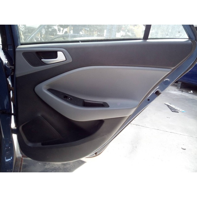 Recambio de guarnecido puerta trasera derecha para hyundai i20 trend referencia OEM IAM   