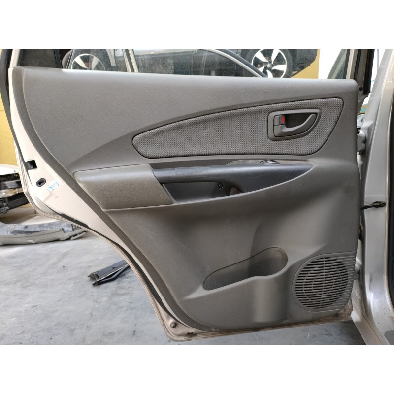 Recambio de guarnecido puerta trasera izquierda para hyundai tucson (jm) 2,0 crdi vgt classic 4x2 referencia OEM IAM   