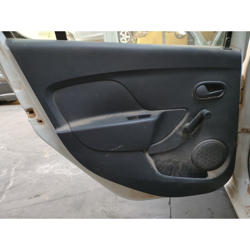 Recambio de guarnecido puerta trasera izquierda para dacia sandero ambiance referencia OEM IAM   