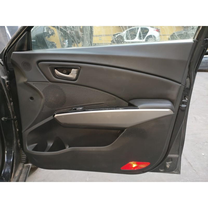 Recambio de guarnecido puerta delantera derecha para ssangyong tivoli crystal 4x2 referencia OEM IAM   