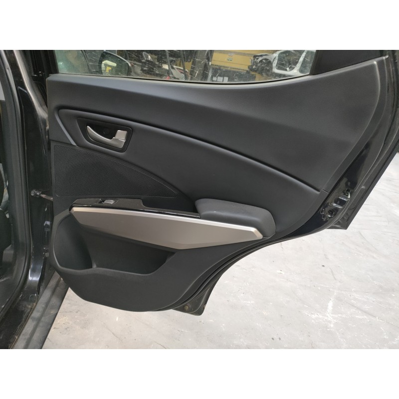Recambio de guarnecido puerta trasera derecha para ssangyong tivoli crystal 4x2 referencia OEM IAM   