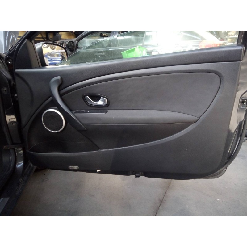 Recambio de guarnecido puerta delantera derecha para renault megane iii coupe dynamique referencia OEM IAM   