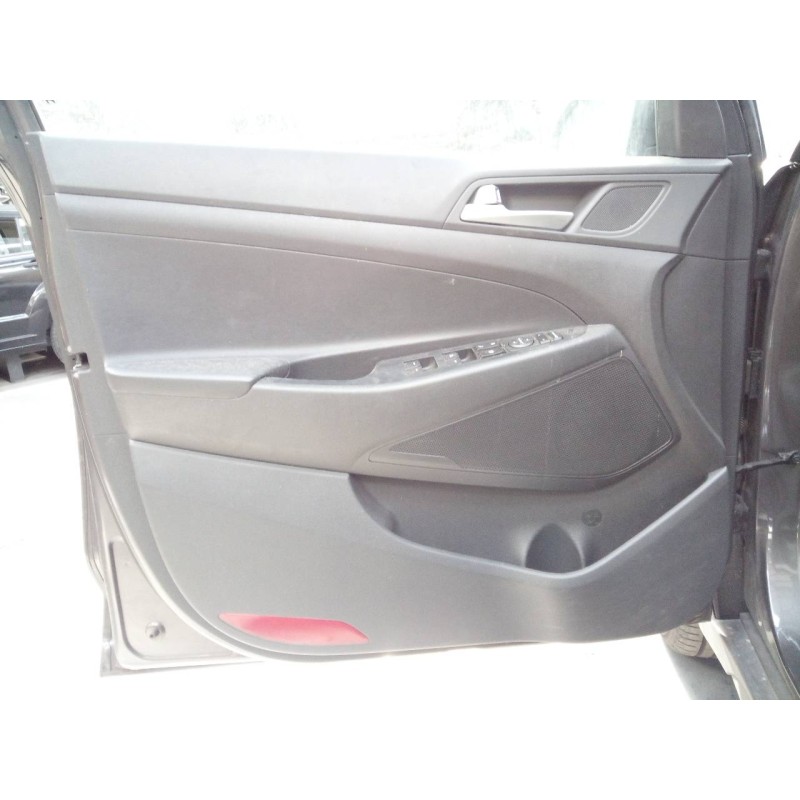 Recambio de guarnecido puerta delantera izquierda para hyundai tucson essence bluedrive 2wd referencia OEM IAM   