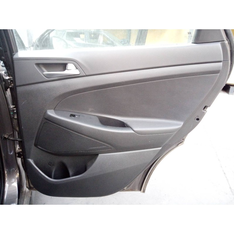 Recambio de guarnecido puerta trasera derecha para hyundai tucson essence bluedrive 2wd referencia OEM IAM   