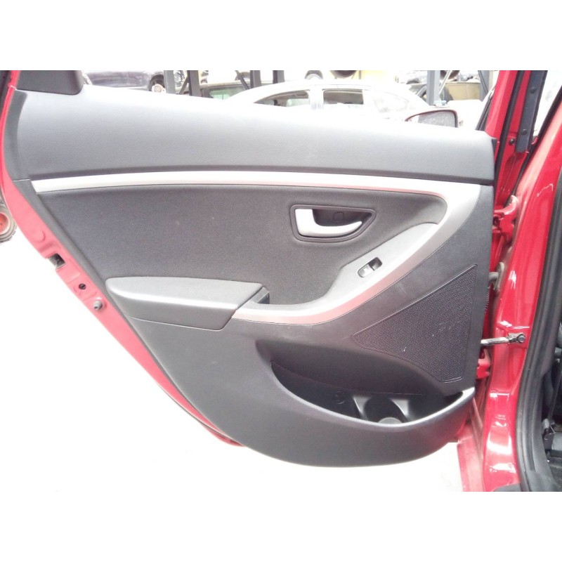 Recambio de guarnecido puerta trasera izquierda para hyundai i30 (gd) tecno referencia OEM IAM   