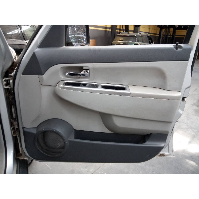 Recambio de guarnecido puerta delantera derecha para jeep cherokee limited exclusive referencia OEM IAM   