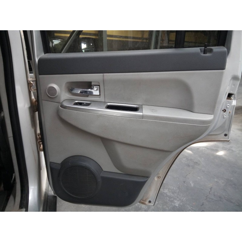 Recambio de guarnecido puerta trasera derecha para jeep cherokee limited exclusive referencia OEM IAM   