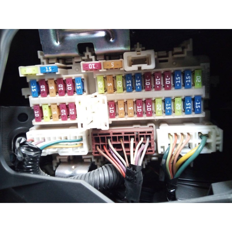 Recambio de caja reles / fusibles para nissan qashqai (j11) acenta referencia OEM IAM   