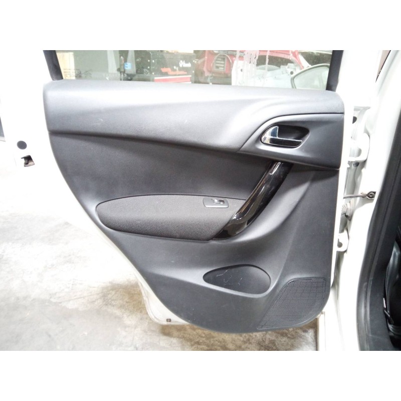 Recambio de guarnecido puerta trasera izquierda para citroen c3 attraction referencia OEM IAM   