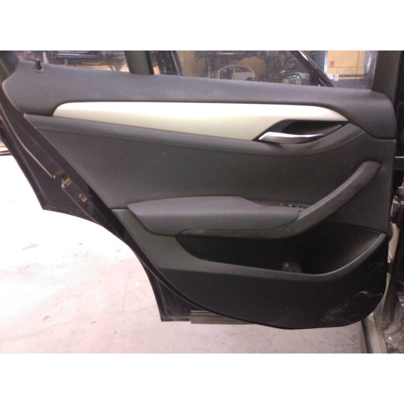 Recambio de guarnecido puerta trasera izquierda para bmw x1 (e84) sdrive 18d referencia OEM IAM   