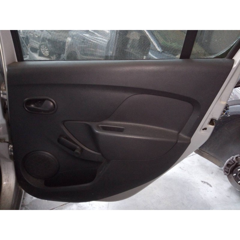 Recambio de guarnecido puerta trasera derecha para dacia sandero ambiance referencia OEM IAM   