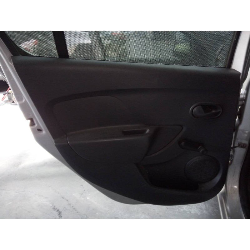 Recambio de guarnecido puerta trasera izquierda para dacia sandero ambiance referencia OEM IAM   