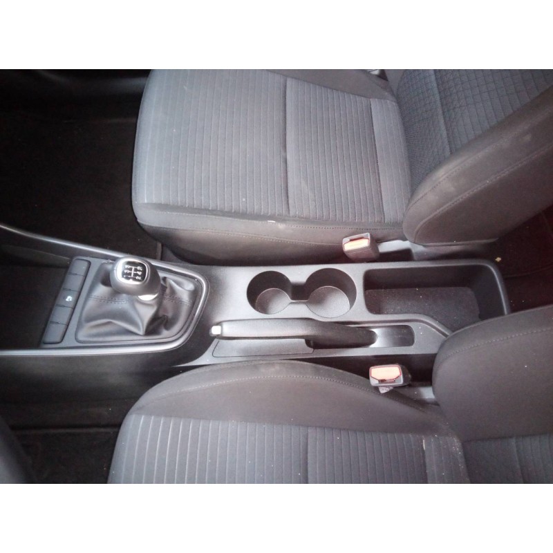 Recambio de consola central para hyundai i20 essence referencia OEM IAM   