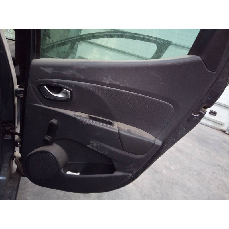 Recambio de guarnecido puerta trasera derecha para renault clio iv dynamique referencia OEM IAM   