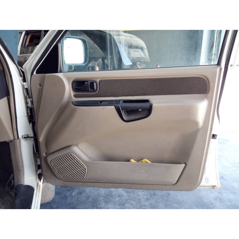 Recambio de guarnecido puerta delantera derecha para nissan terrano/terrano.ii (r20) comfort plus referencia OEM IAM   