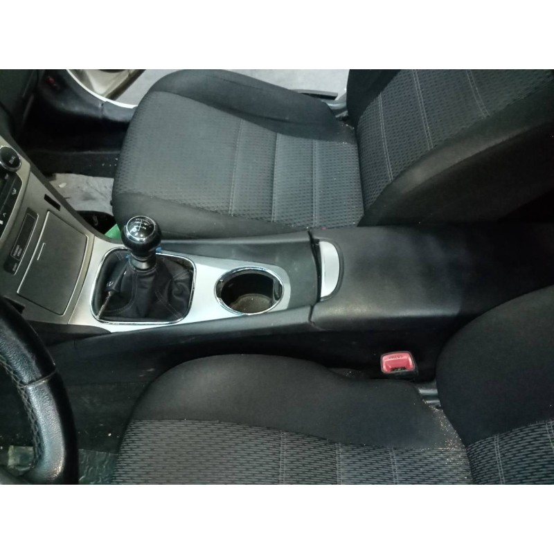 Recambio de consola central para toyota avensis (t27) advance referencia OEM IAM   