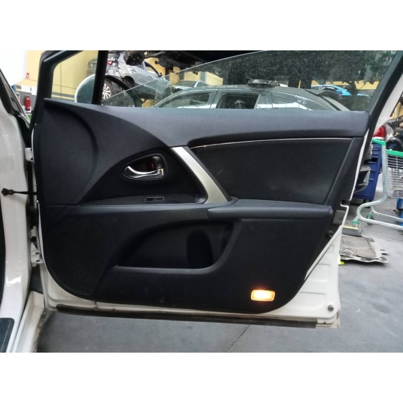 Recambio de guarnecido puerta delantera derecha para toyota avensis (t27) advance referencia OEM IAM   