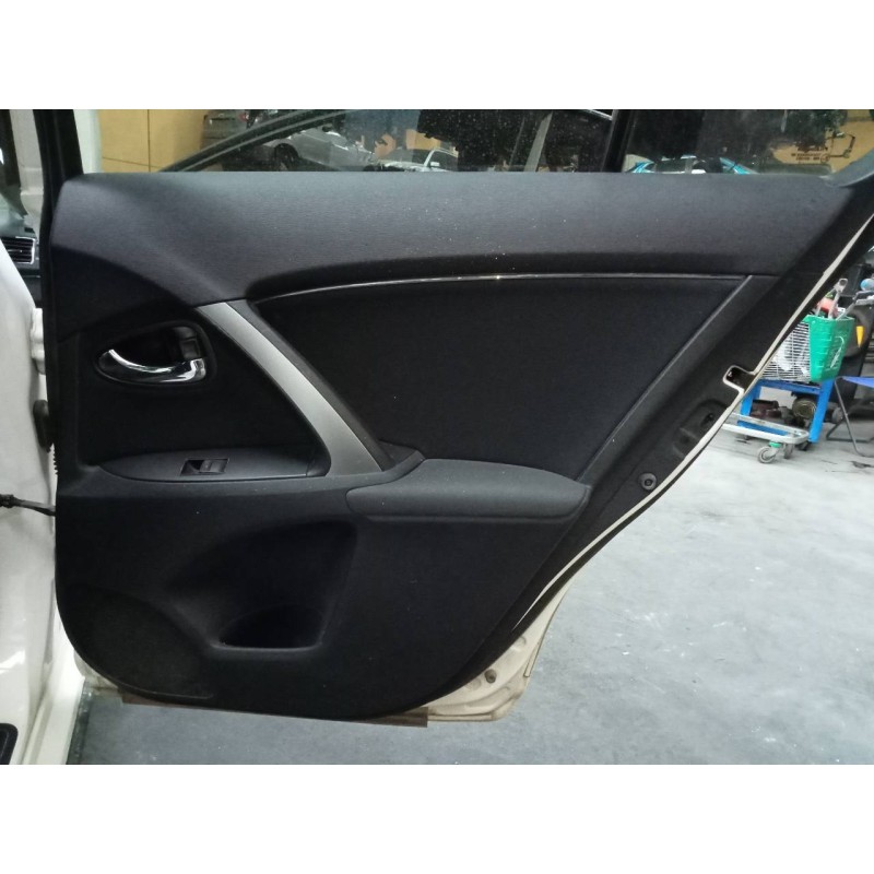 Recambio de guarnecido puerta trasera derecha para toyota avensis (t27) advance referencia OEM IAM   
