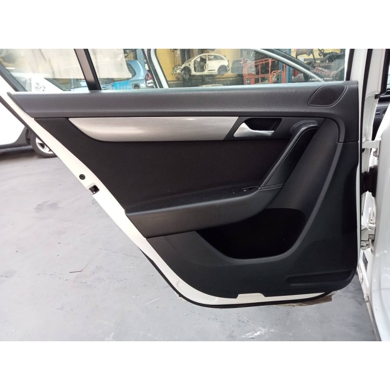 Recambio de guarnecido puerta trasera izquierda para volkswagen passat lim. (362) edition bluemotion referencia OEM IAM   