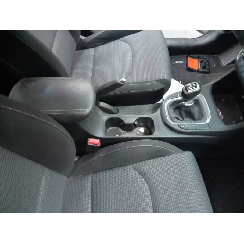 Recambio de consola central para hyundai i30 (pd) essence referencia OEM IAM   
