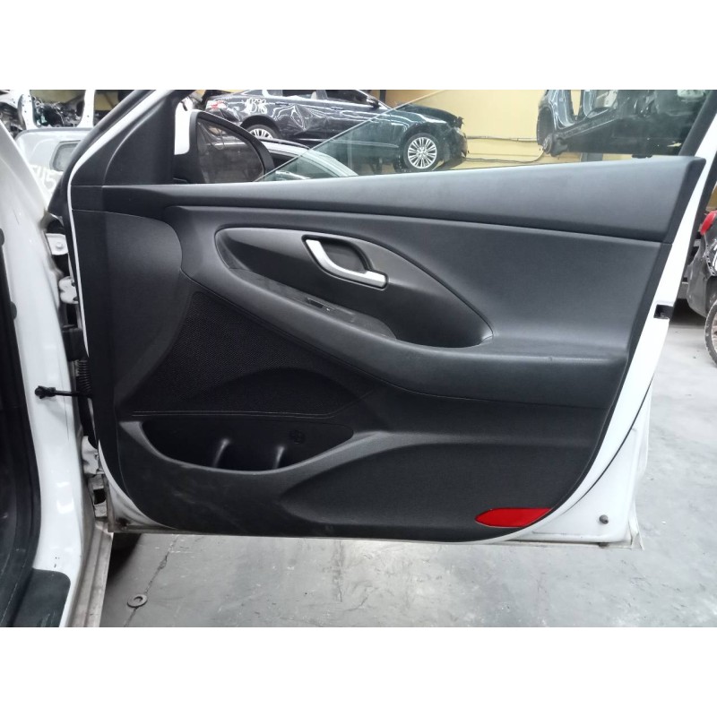 Recambio de guarnecido puerta delantera derecha para hyundai i30 (pd) essence referencia OEM IAM   