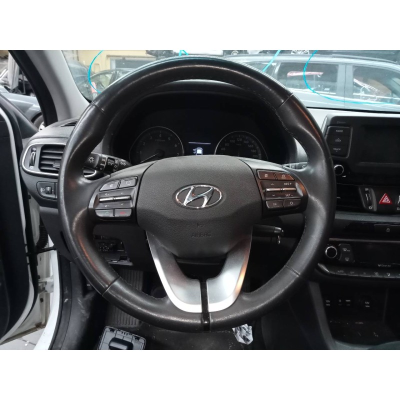 Recambio de volante para hyundai i30 (pd) essence referencia OEM IAM   