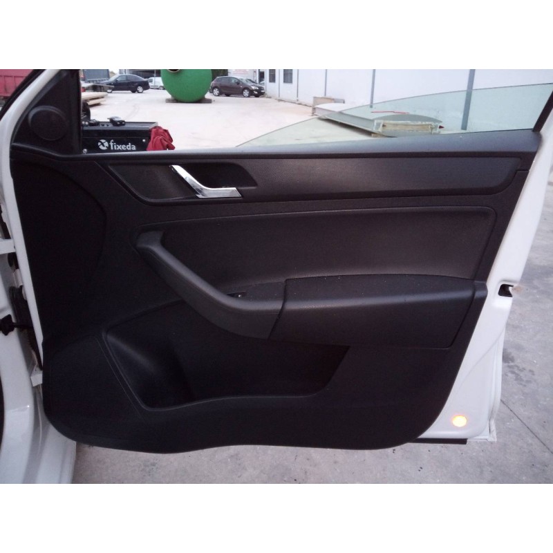 Recambio de guarnecido puerta delantera derecha para skoda rapid active referencia OEM IAM   