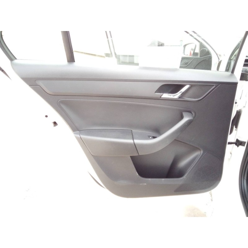 Recambio de guarnecido puerta trasera izquierda para skoda rapid active referencia OEM IAM   
