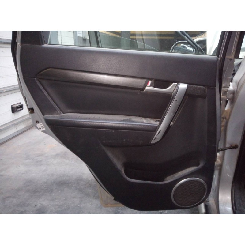 Recambio de guarnecido puerta delantera izquierda para chevrolet captiva 2.0 vcdi lt referencia OEM IAM   