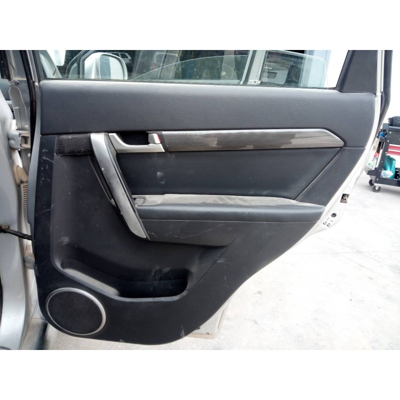 Recambio de guarnecido puerta trasera derecha para chevrolet captiva 2.0 vcdi lt referencia OEM IAM   