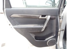 Recambio de guarnecido puerta trasera izquierda para chevrolet captiva 2.0 vcdi lt referencia OEM IAM   