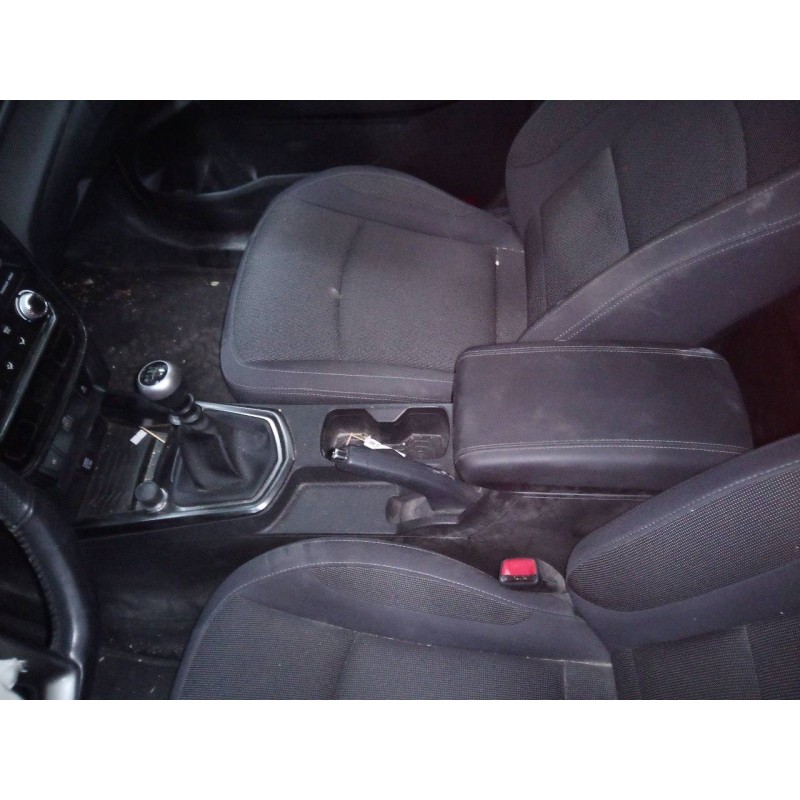 Recambio de consola central para ssangyong tivoli limited 4x2 referencia OEM IAM   