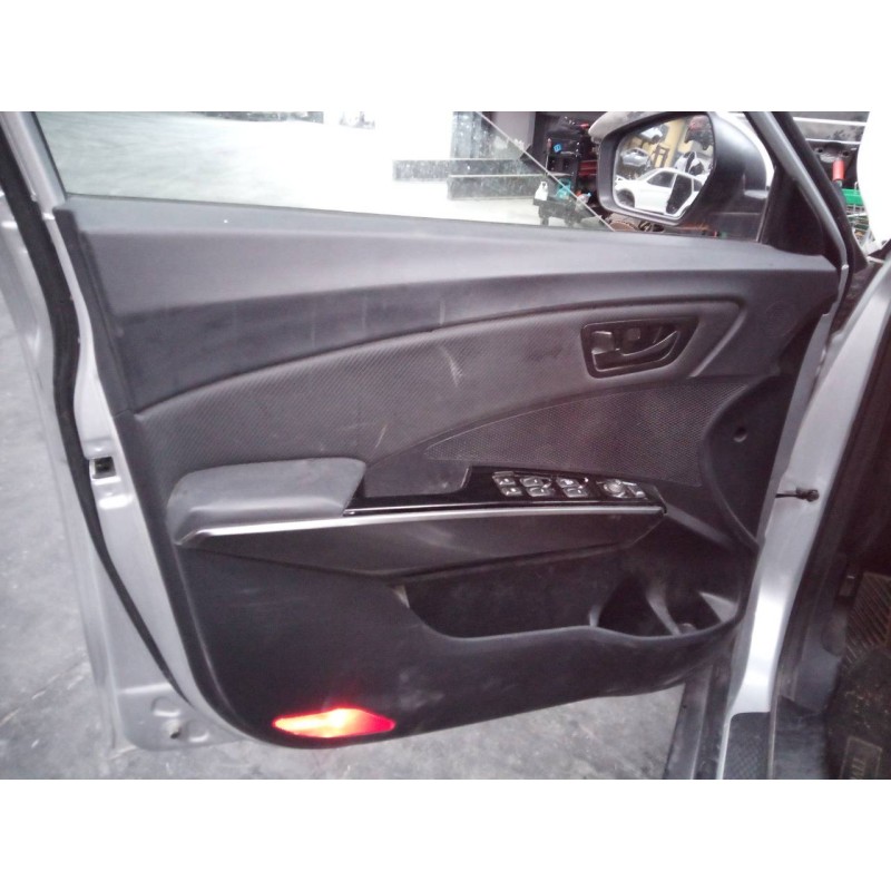 Recambio de guarnecido puerta delantera izquierda para ssangyong tivoli limited 4x2 referencia OEM IAM   