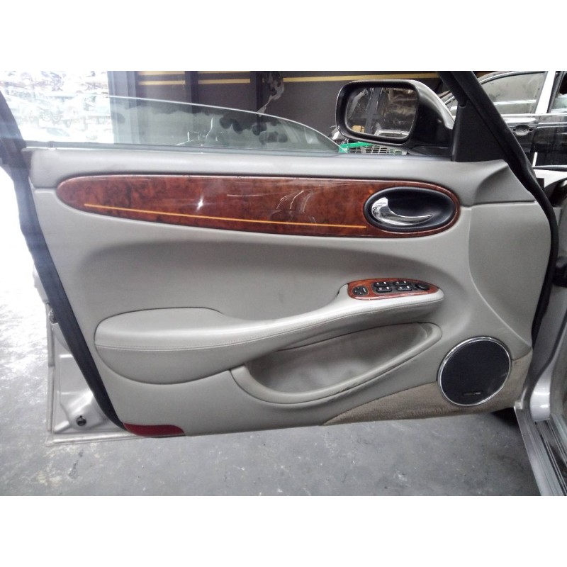 Recambio de guarnecido puerta delantera izquierda para jaguar daimler referencia OEM IAM   