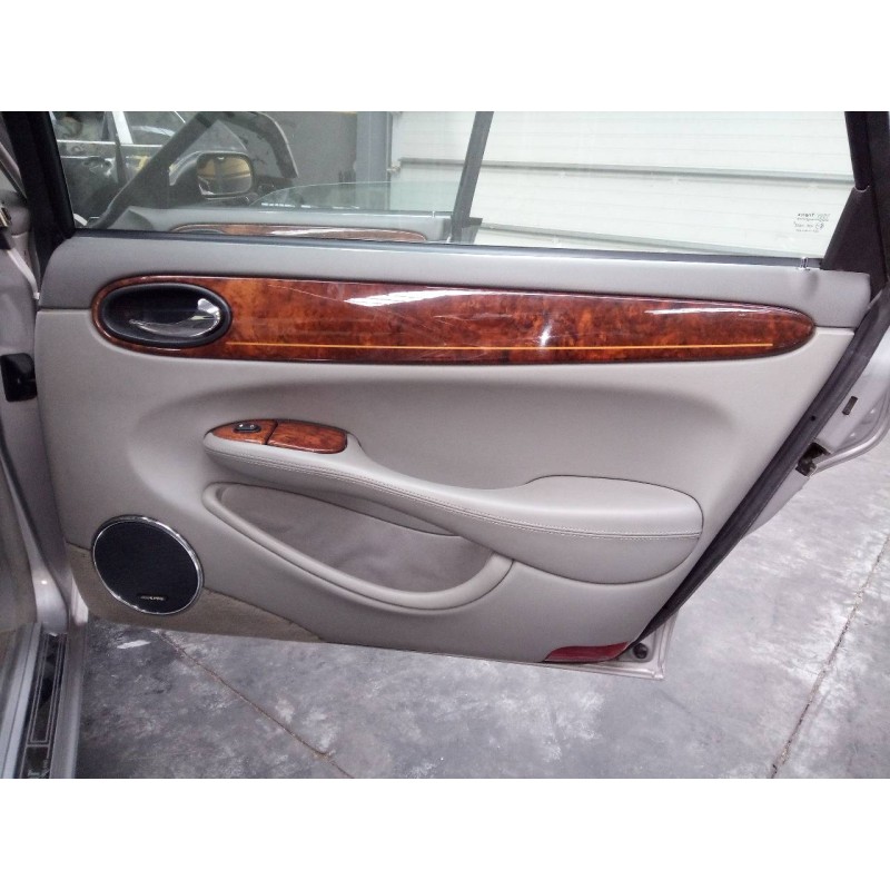 Recambio de guarnecido puerta trasera derecha para jaguar daimler referencia OEM IAM   