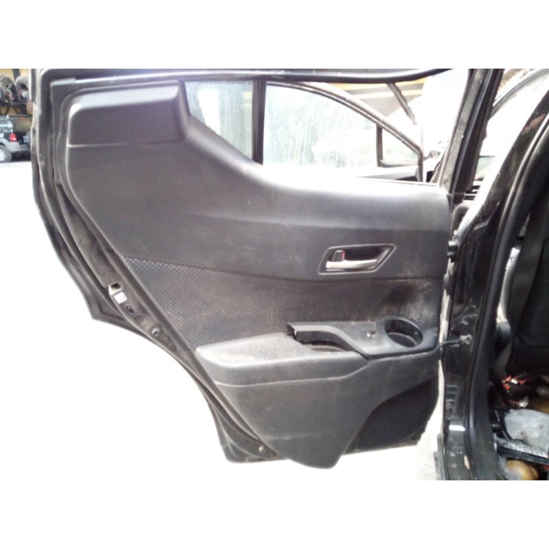 Recambio de guarnecido puerta trasera izquierda para toyota c-hr hybrid dynamic plus referencia OEM IAM   